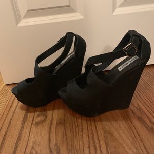 Steve Madden Black Platform Wedge